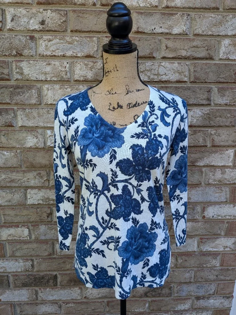 💙 NEW NWT Talbots Decorative Floral Vneck Sweater XS
